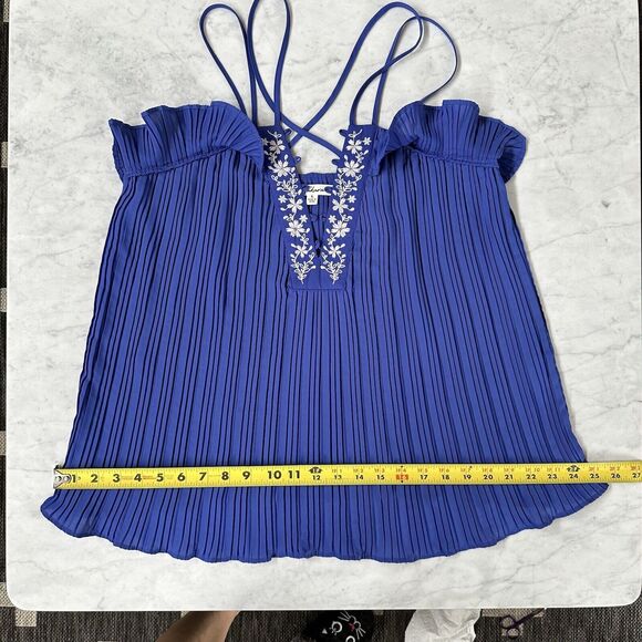 Takara Women's Large Embroidered Floral Pleated Blue V-Neck Tank Top Sleeveless - Picture 5 of 10